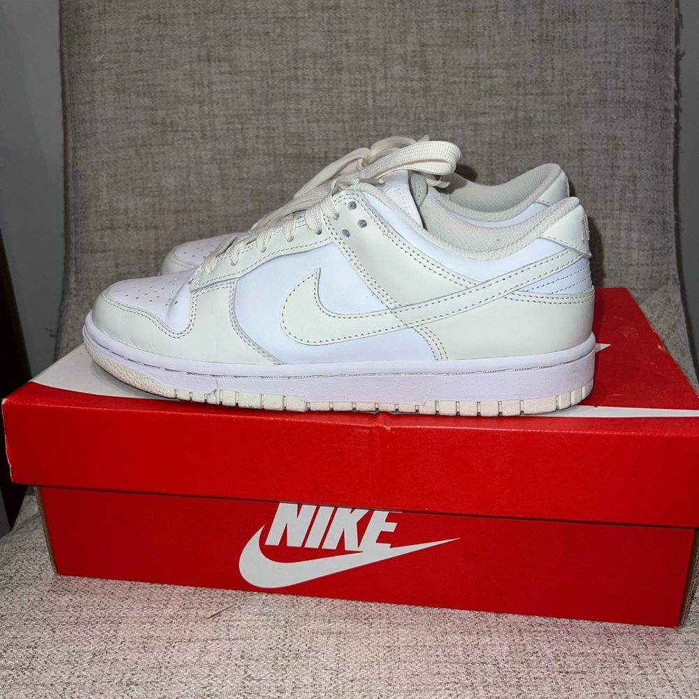 EUC Nike Low Dunks - Picture 5 of 7